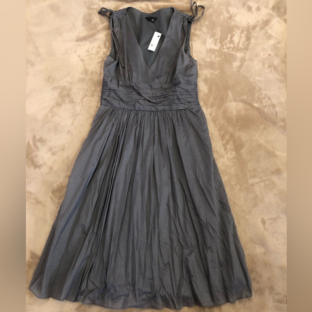 Theory Cindelle Dress Size 2 Lawn Fabric Color is called Tarnish NWT V-Neck